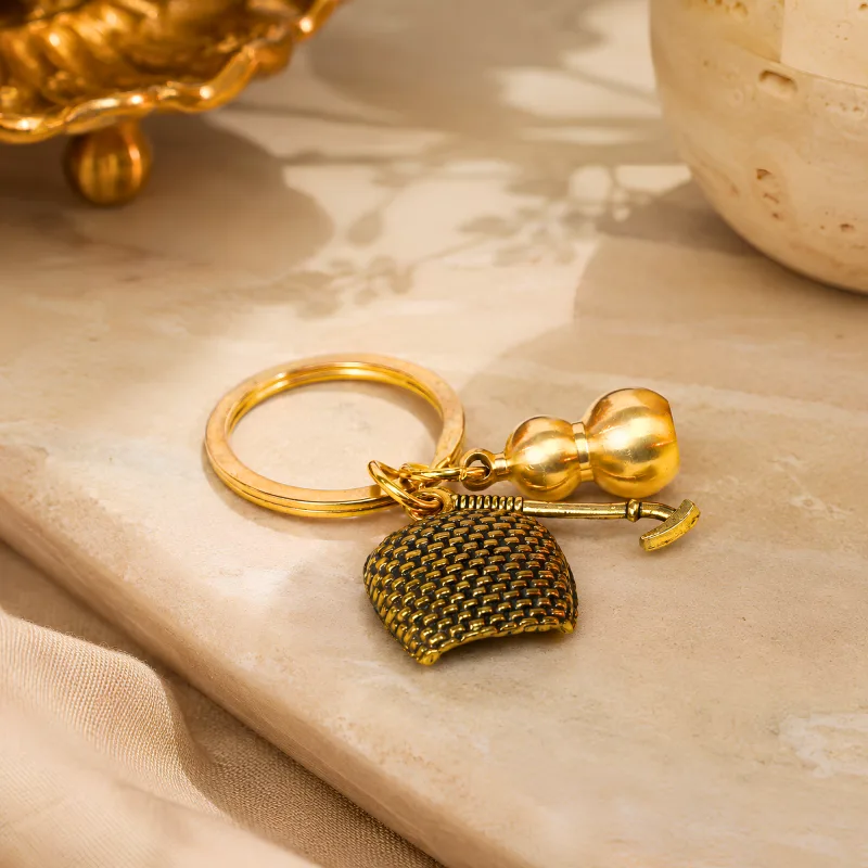 Fortune Dustpan with Gourd Keychain